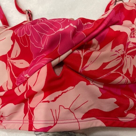 Womens Apt 9 pink/red floral bikini top size small - Picture 3 of 7